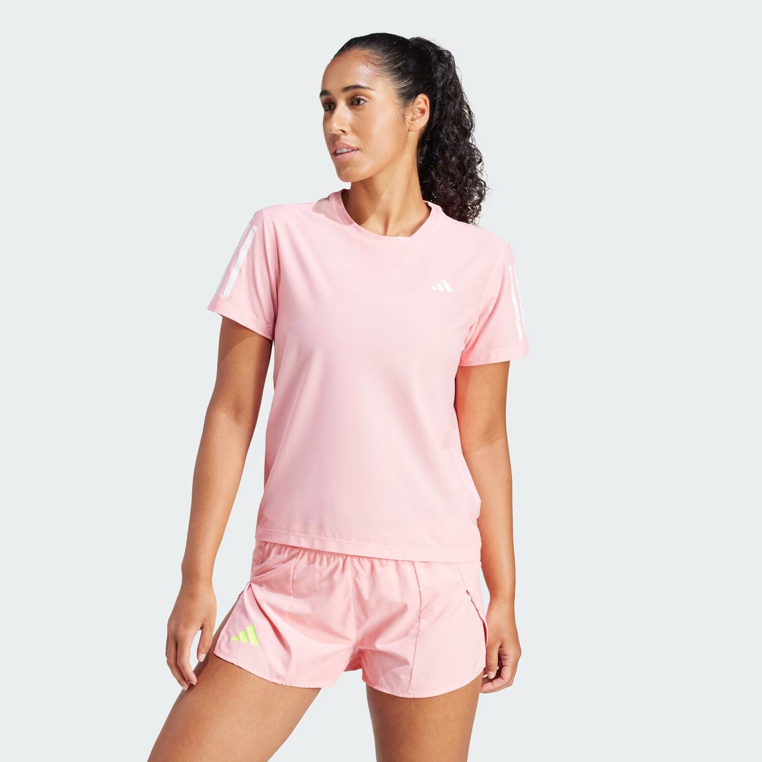 

Собственная футболка Run Adidas, цвет Semi Pink Spark