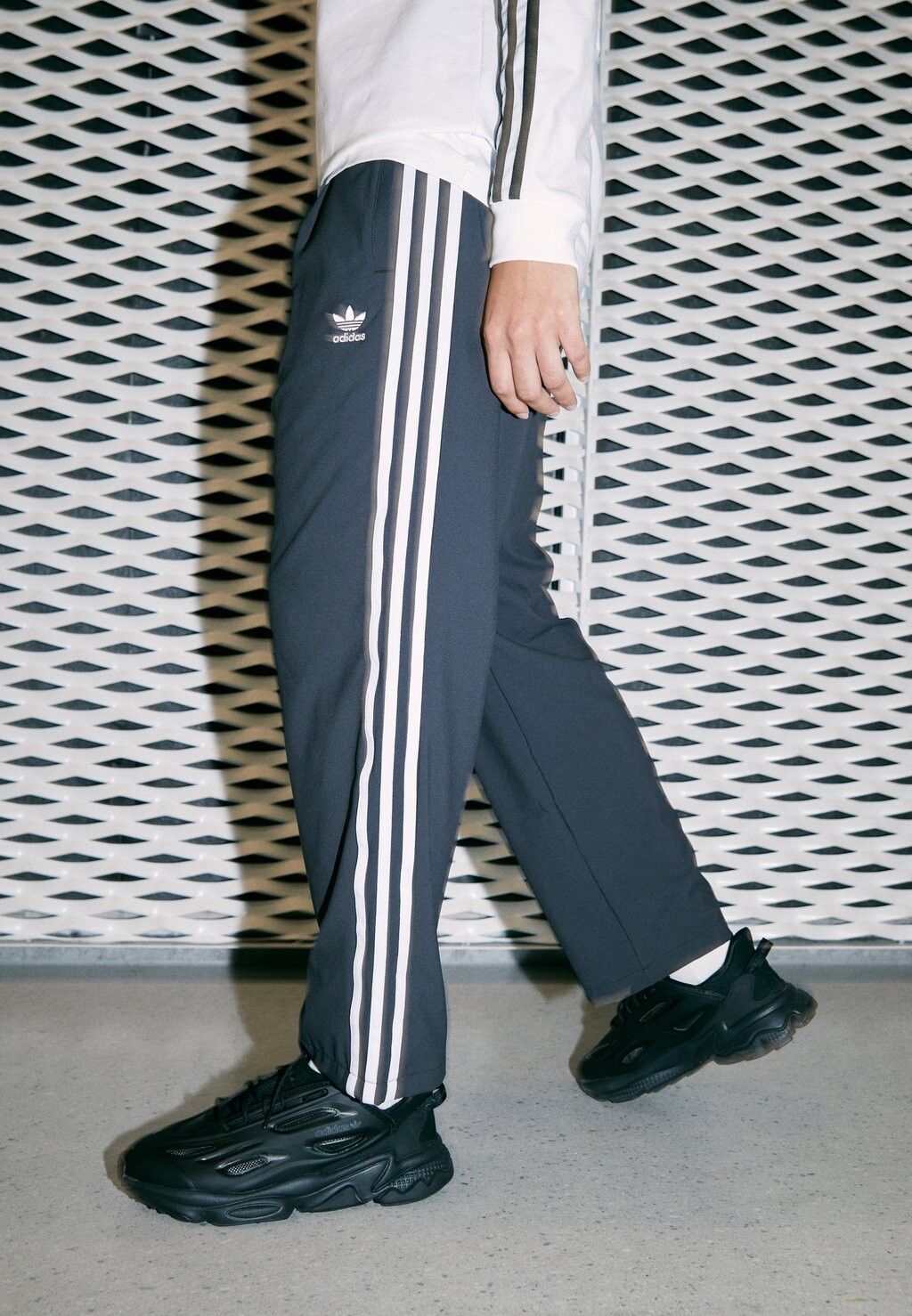 

Спортивные брюки adidas Originals, черный