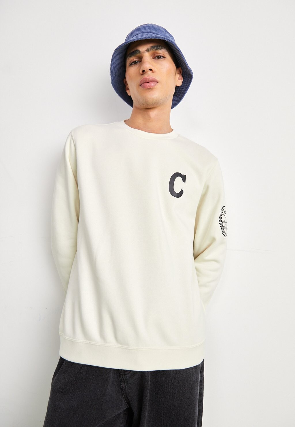 

Толстовка Converse CHUCK RETRO GRAPHIC CREW UNISEX, цвет converse egret