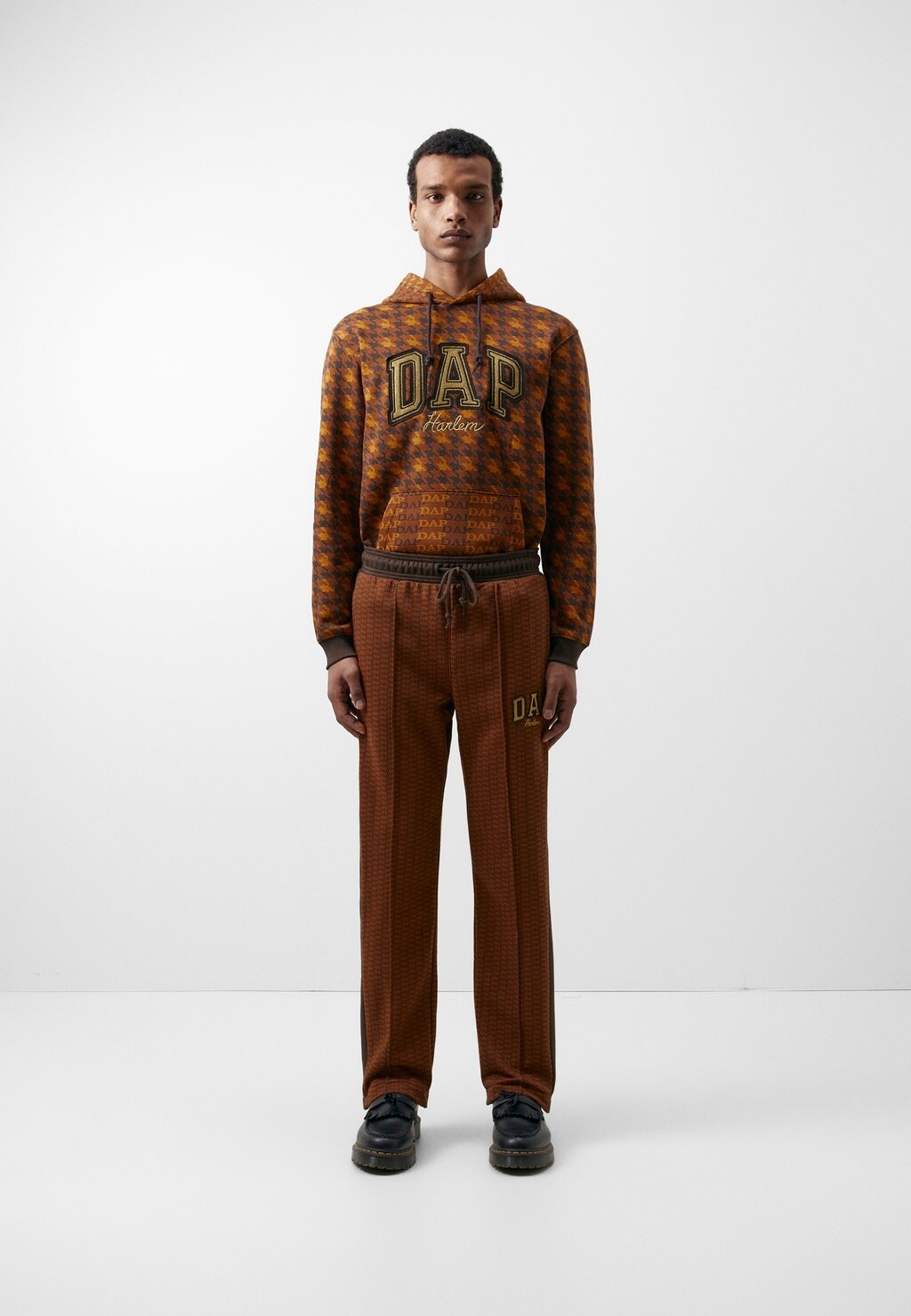 

Спортивные брюки Dapper Dan Logo Pant GAP, цвет brown noir