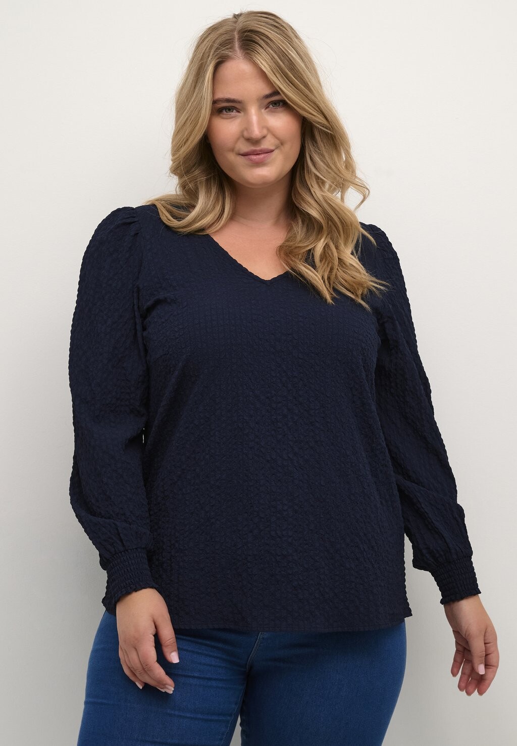 

Блуза Kaffe Curve COMPANY V-NECK, цвет midnight marine