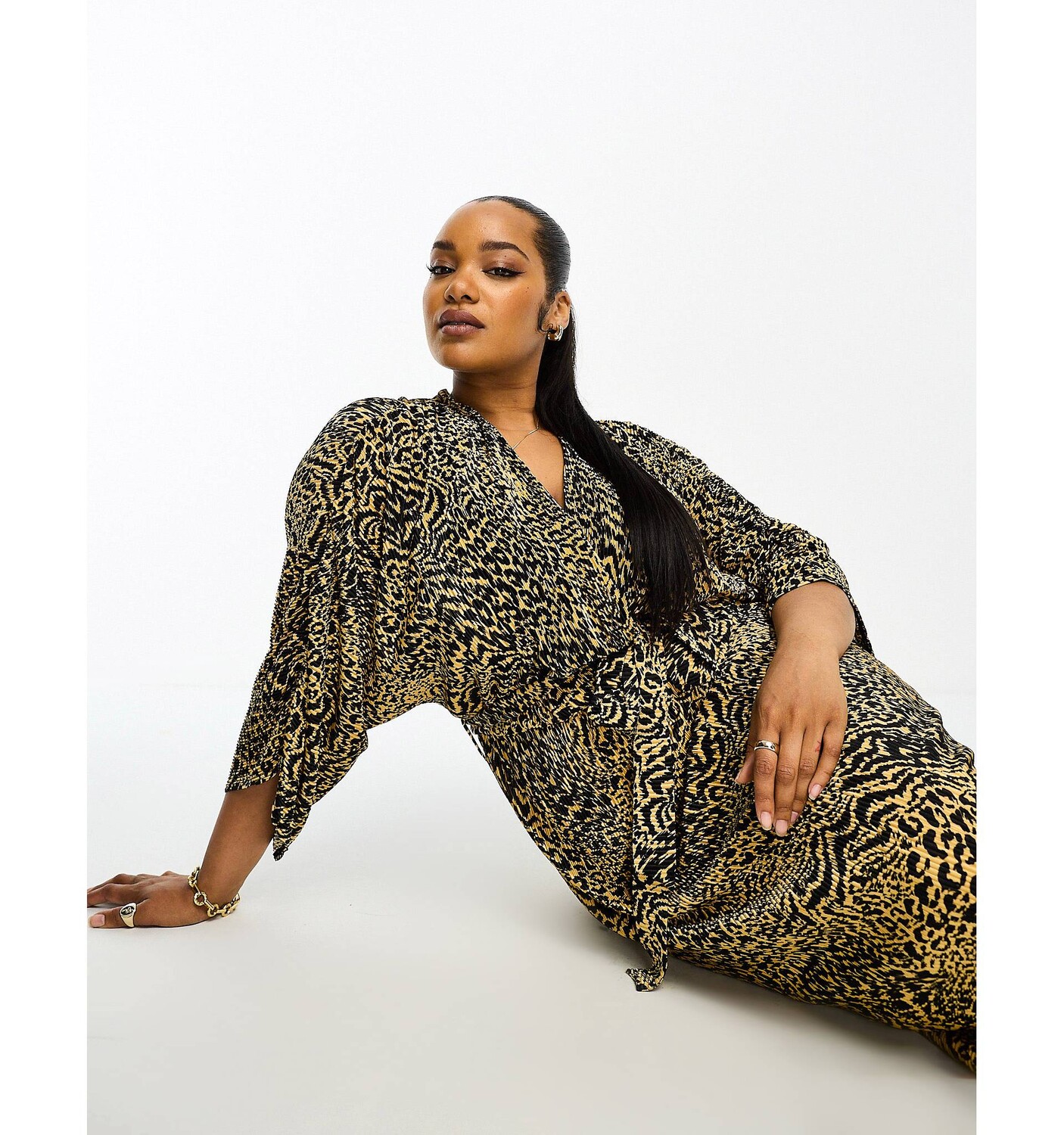 

Плиссированное платье миди с запахом и поясом с животным принтом ASOS DESIGN Curve ASOS Curve