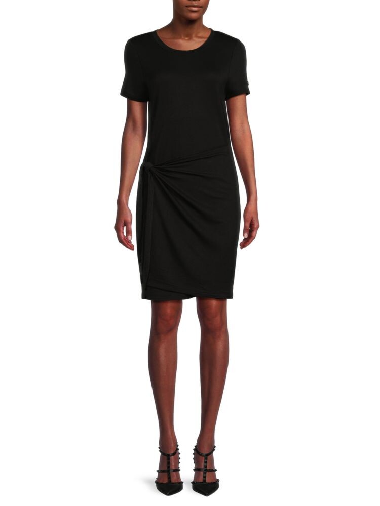 

Мини-платье с перекрученным запахом DKNY, черный