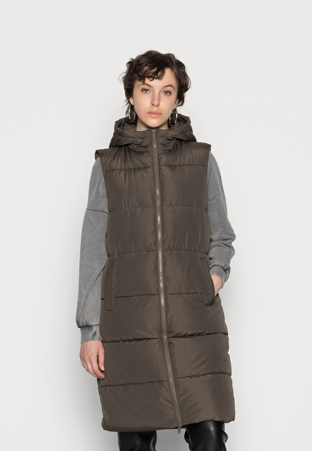 

Жилет PCBEE NEWLONG PUFFER Pieces, черная олива, Черный