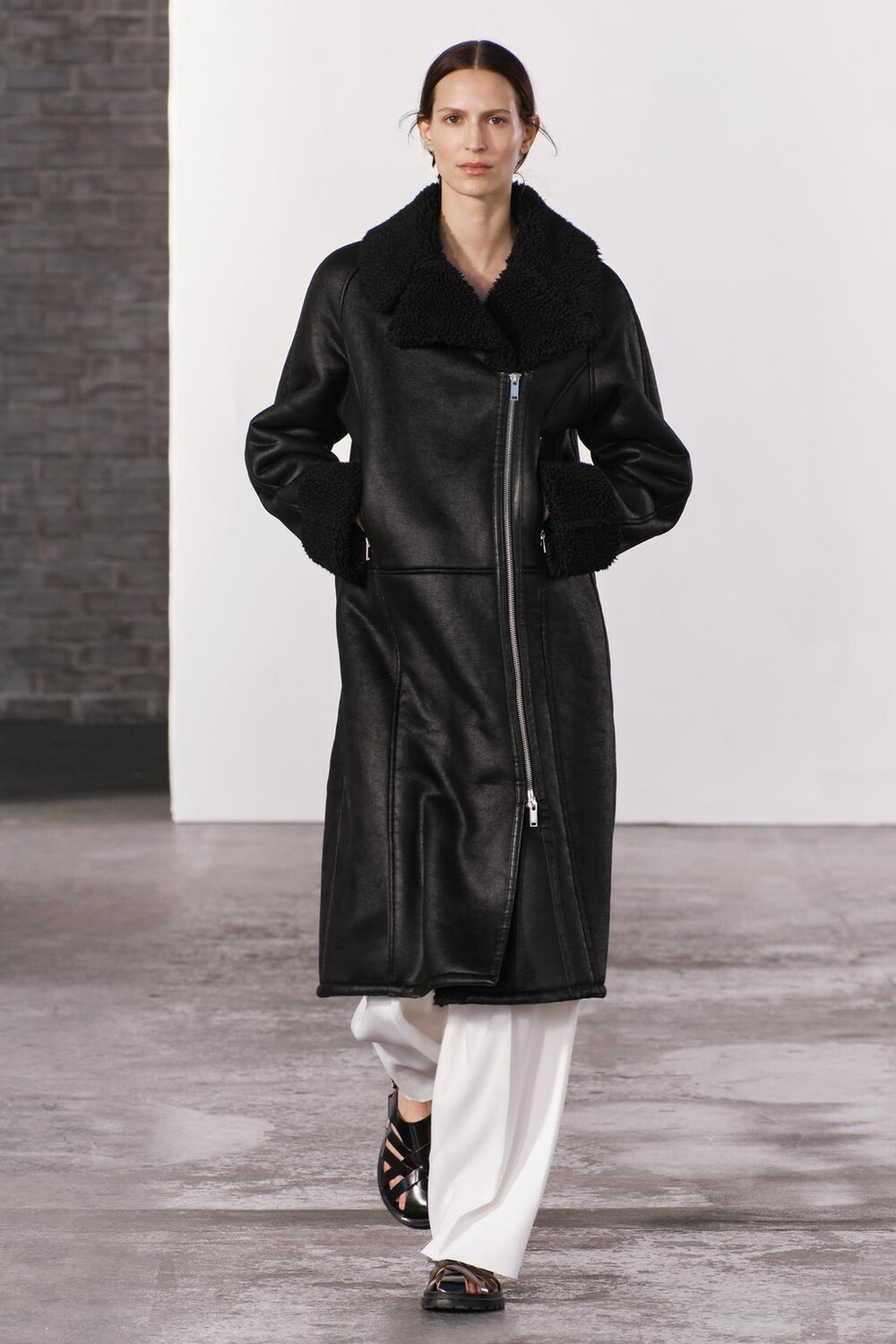 

Двустороннее длинное байкерское пальто ZARA, черный