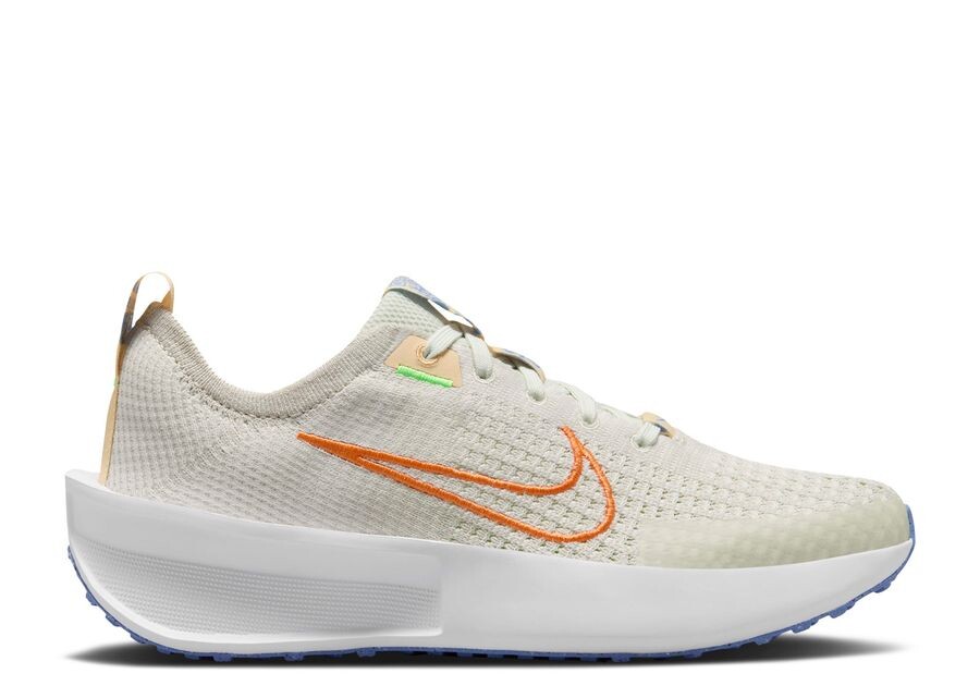 

Кроссовки Nike Wmns Interact Run, цвет Light Bone Bright Mandarin