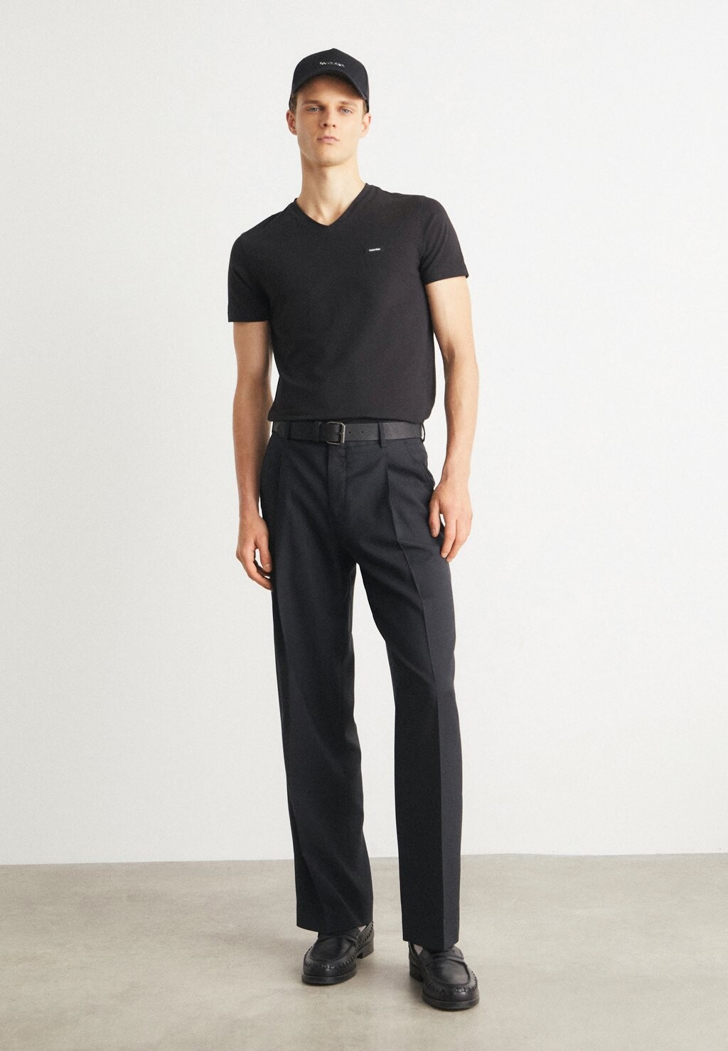 

Базовая футболка Stretch Slim Fit V Neck Calvin Klein, черная