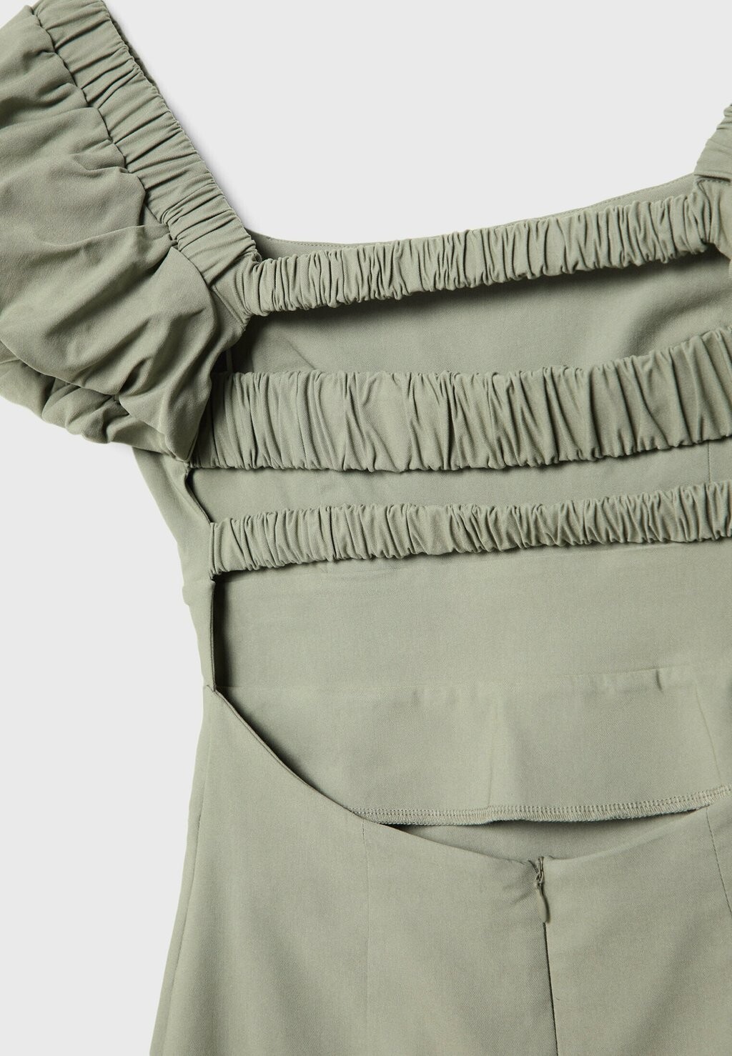 

Платье-футляр SHORT OPEN-BACK WITH ELASTICATED DETAILS Stradivarius, светло-зеленый