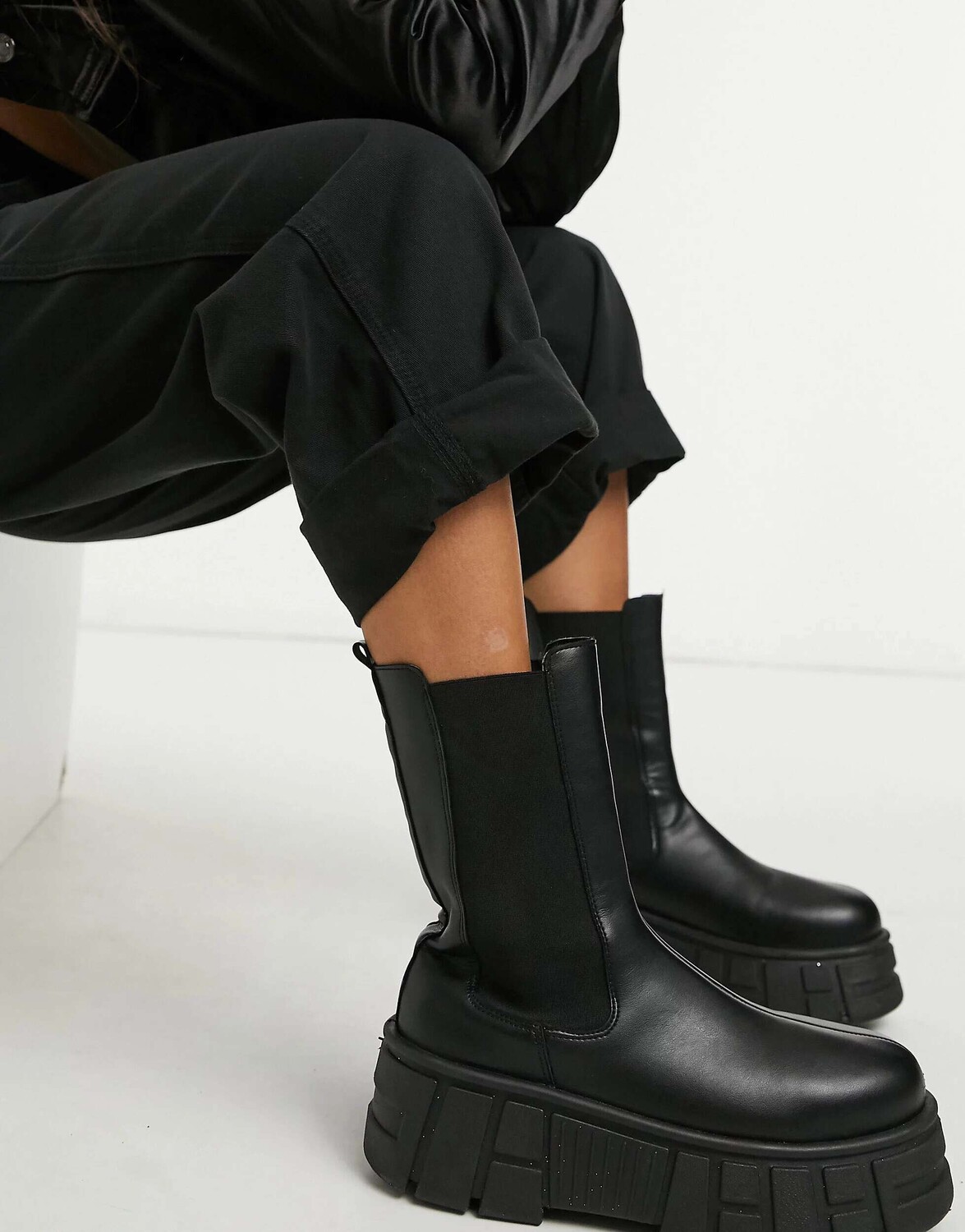 

Черные брюки чинос с напуском ASOS Petite, Черный