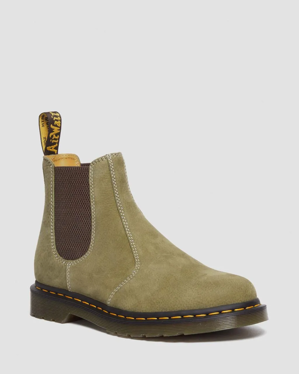 

Ботинки челси из нубука Dr. Martens 2976, цвет Muted Olive — Tumbled Nubuck