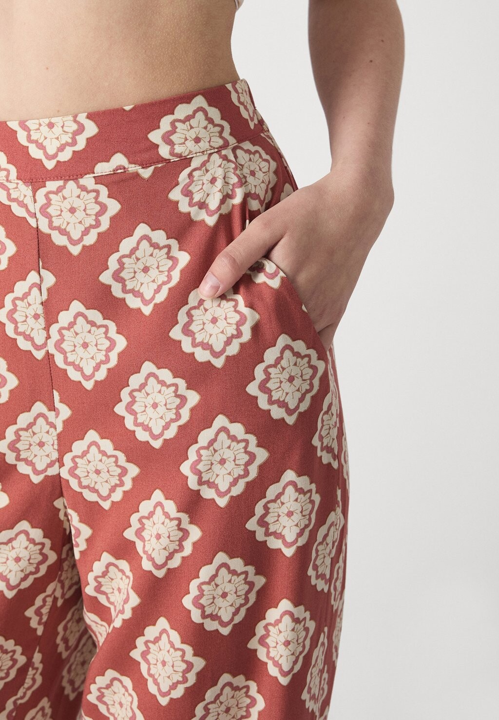 

Брюки Vmeasy Wide Vero Moda, крапчатый розовый
