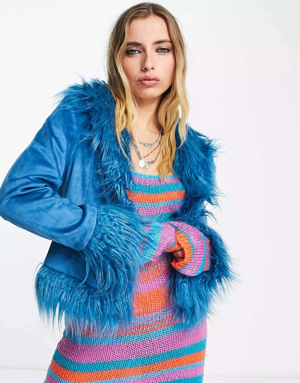 

Синяя куртка с лохматой меховой отделкой Bershka, Синий
