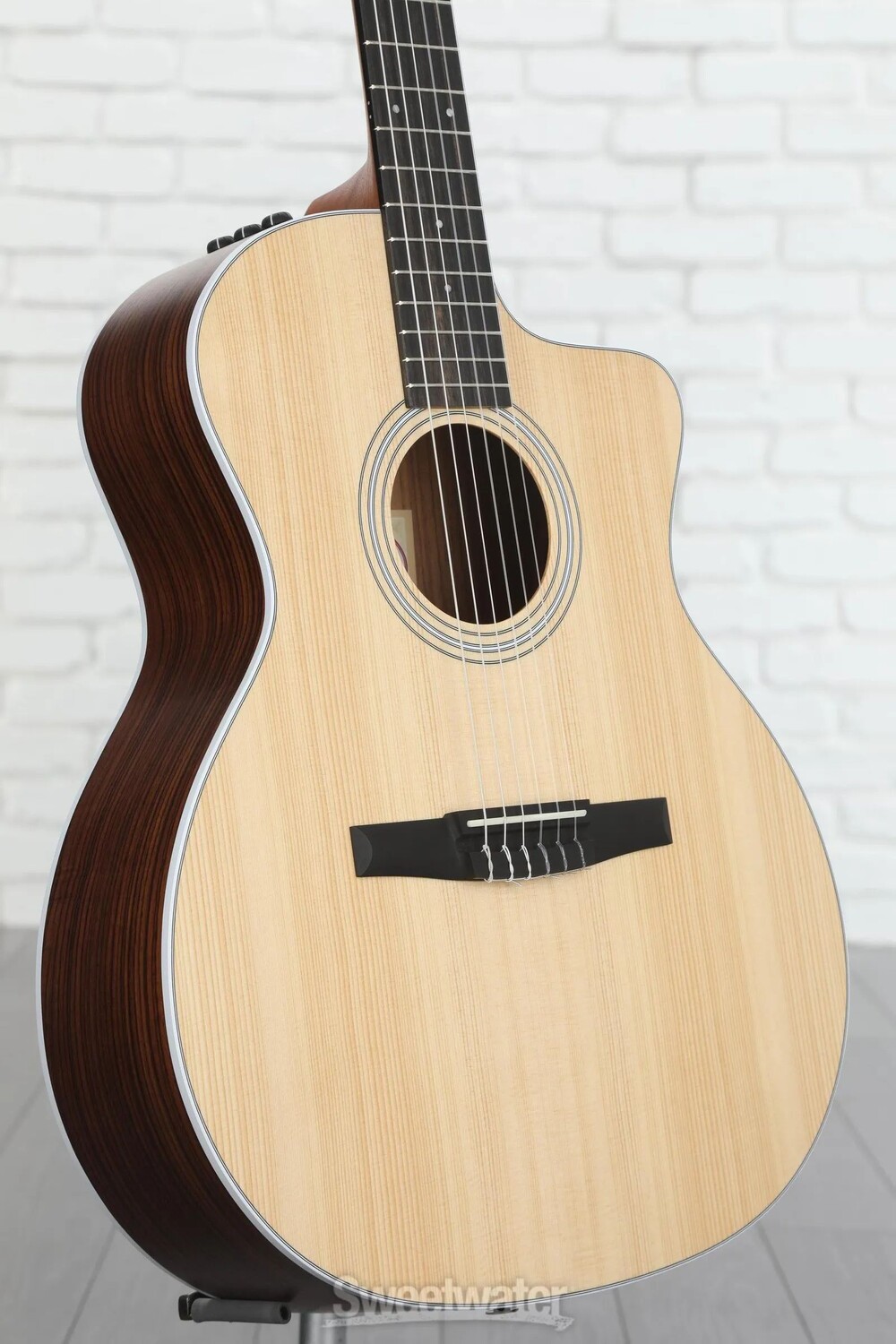 

Taylor 214ce-N Нейлоновая акусто-электрическая гитара - натуральный