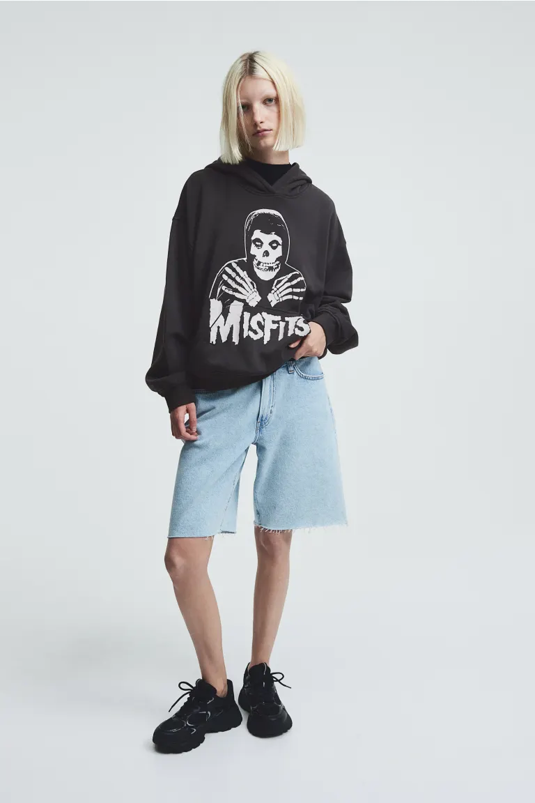 

Объемная толстовка с капюшоном и мотивом H&M, серый