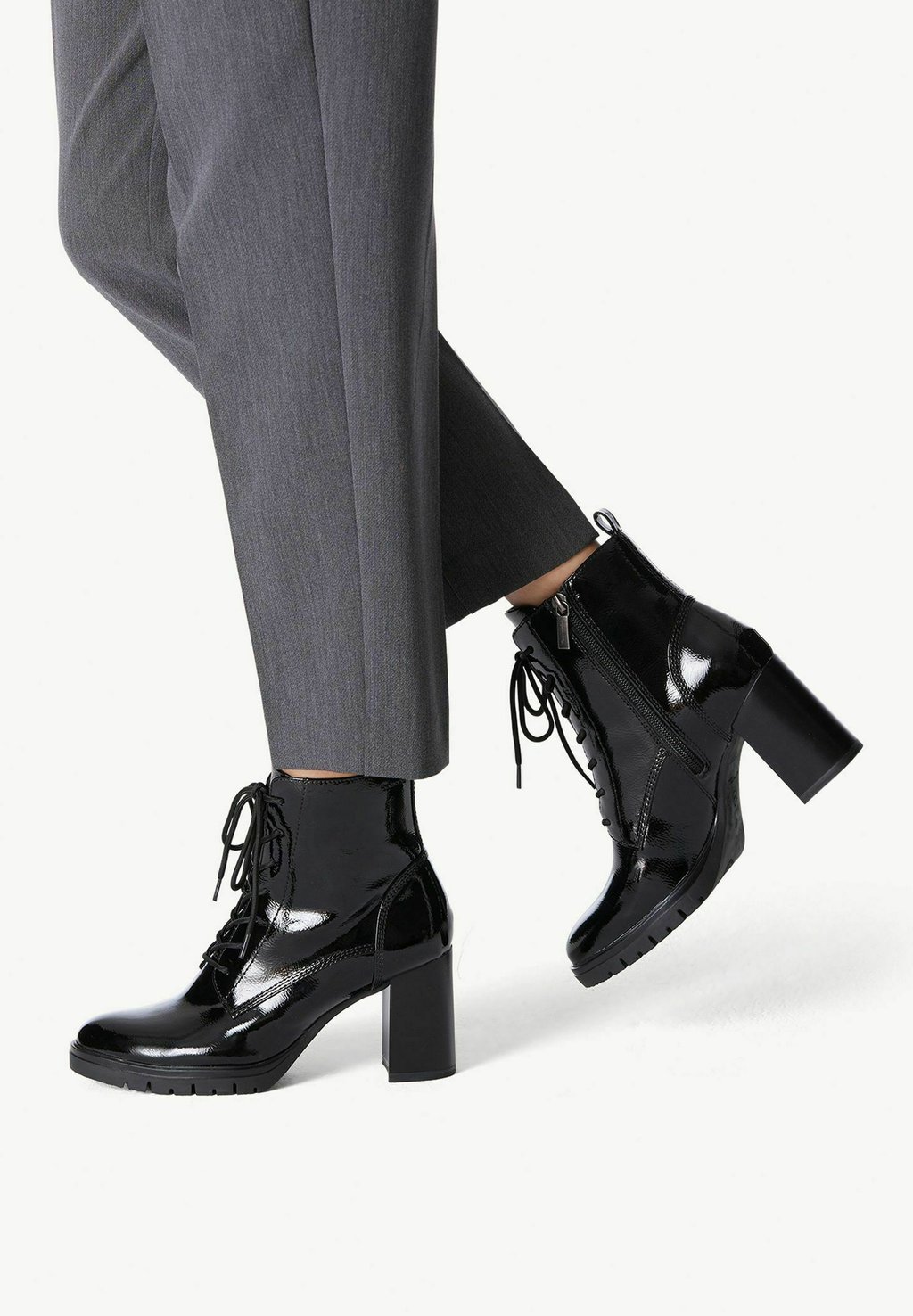 

Ботинки с платформой Tamaris, цвет black patent