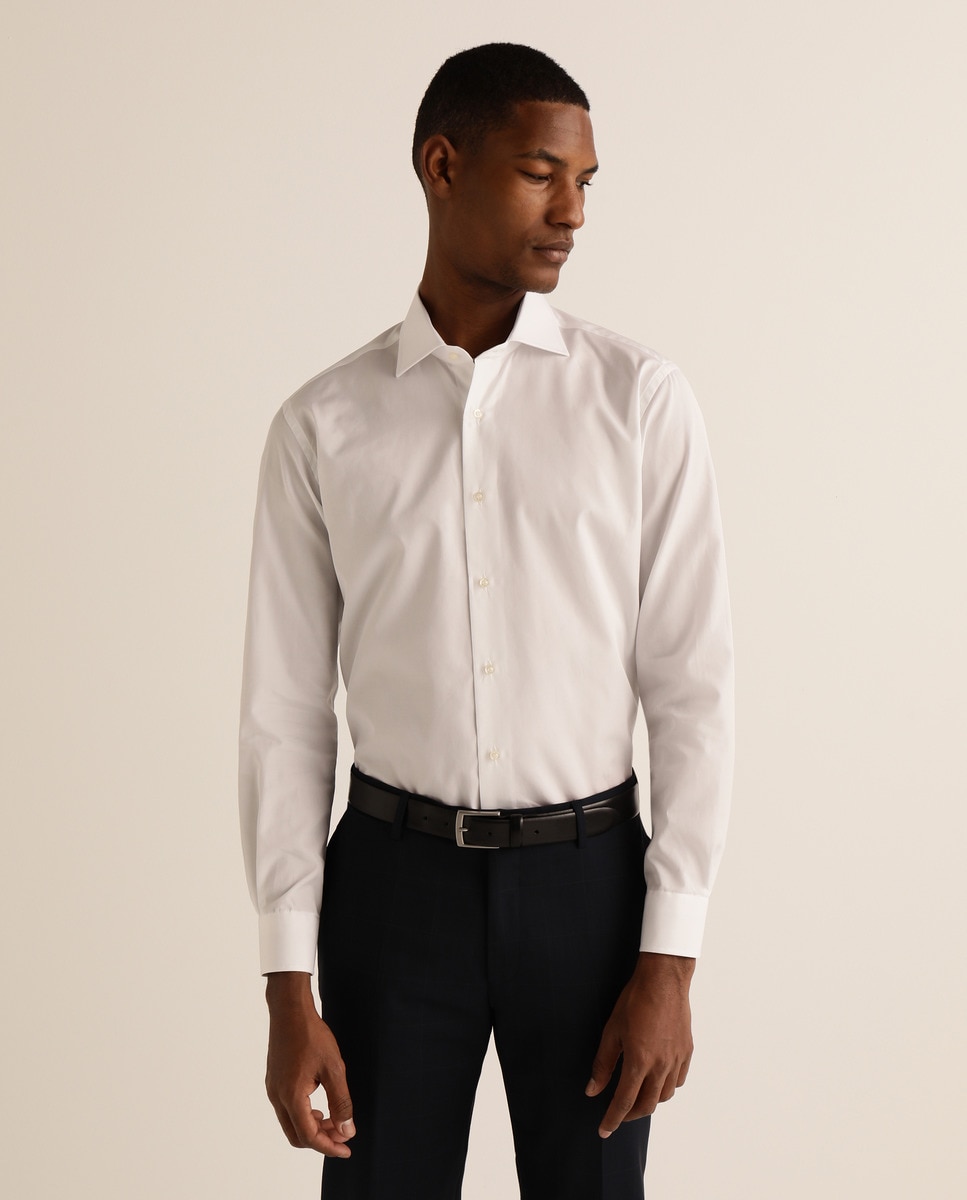 цена Классическая однотонная мужская рубашка белого цвета Mirto, белый