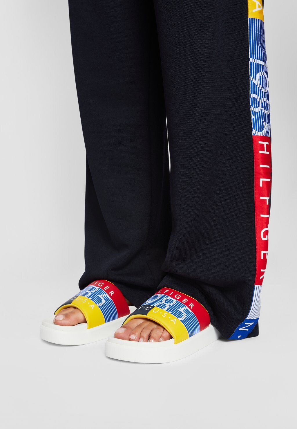 

Тапочки Exclusive Hilfiger Team Slide Tommy Hilfiger, слоновая кость