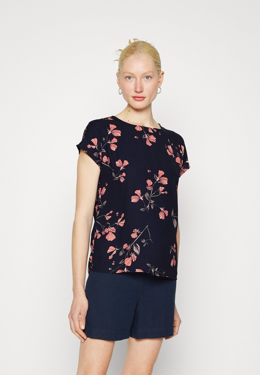 

Футболка с принтом Vero Moda, Черный