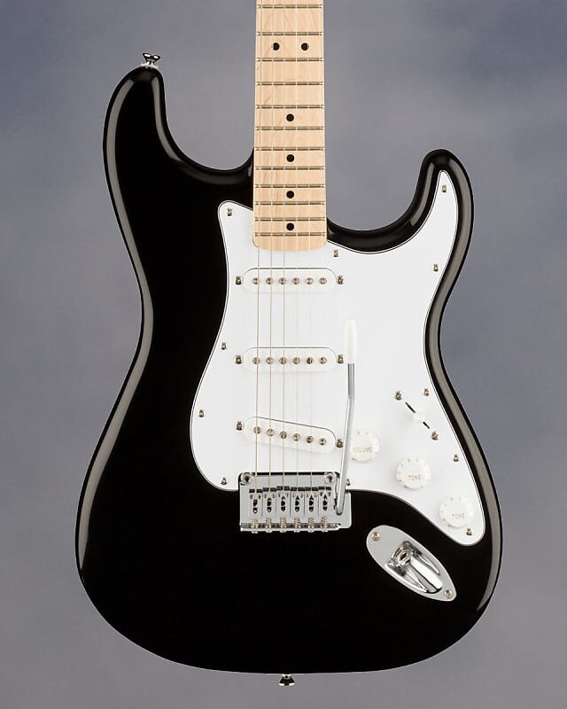 

Электрогитара Affinity Series Stratocaster, Black, Maple FB, White Pickguard