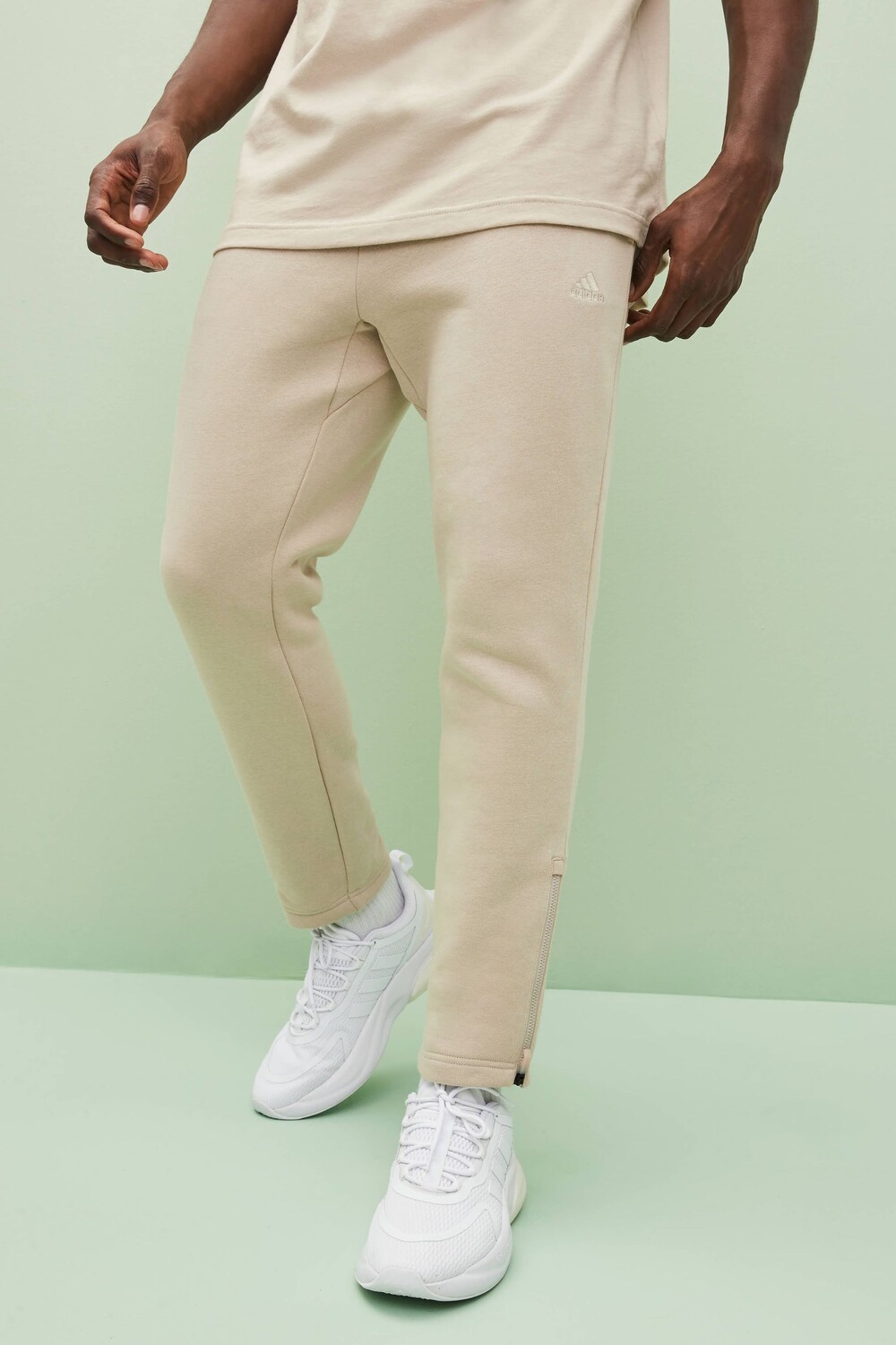 

Спортивная одежда All SZN Флисовые зауженные спортивные штаны adidas, коричневый