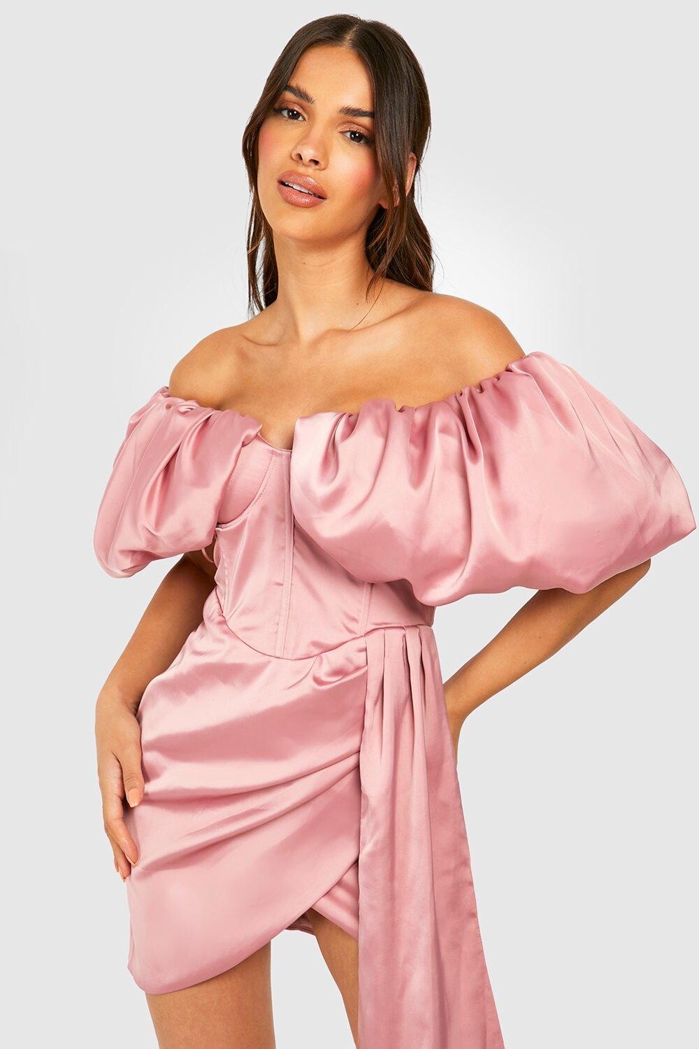 

Атласное мини-платье с отключенными плечами и драпировкой Boohoo, роза