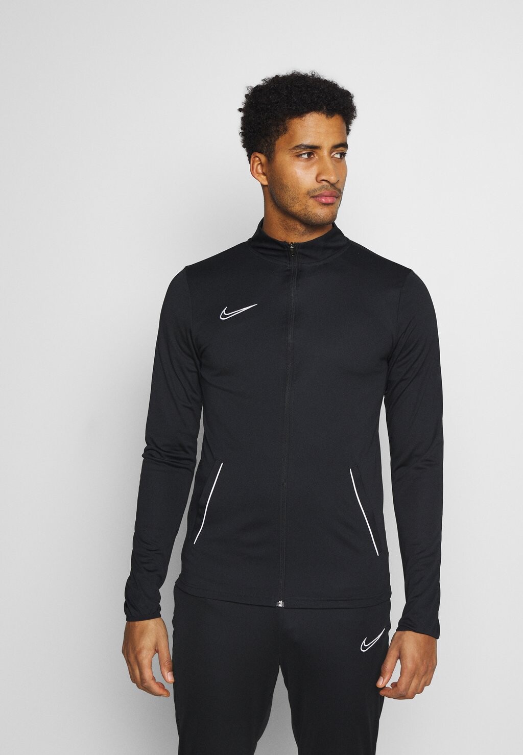 

Спортивный костюм Nike