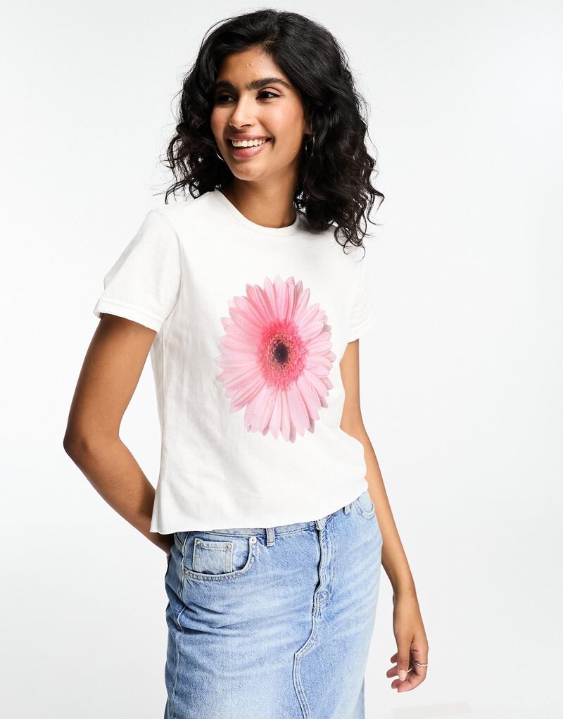 

Белая мини-футболка с розовым цветком ASOS DESIGN