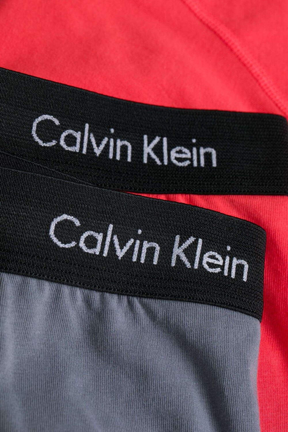 

В упаковке 2 труса-боксера. Calvin Klein
