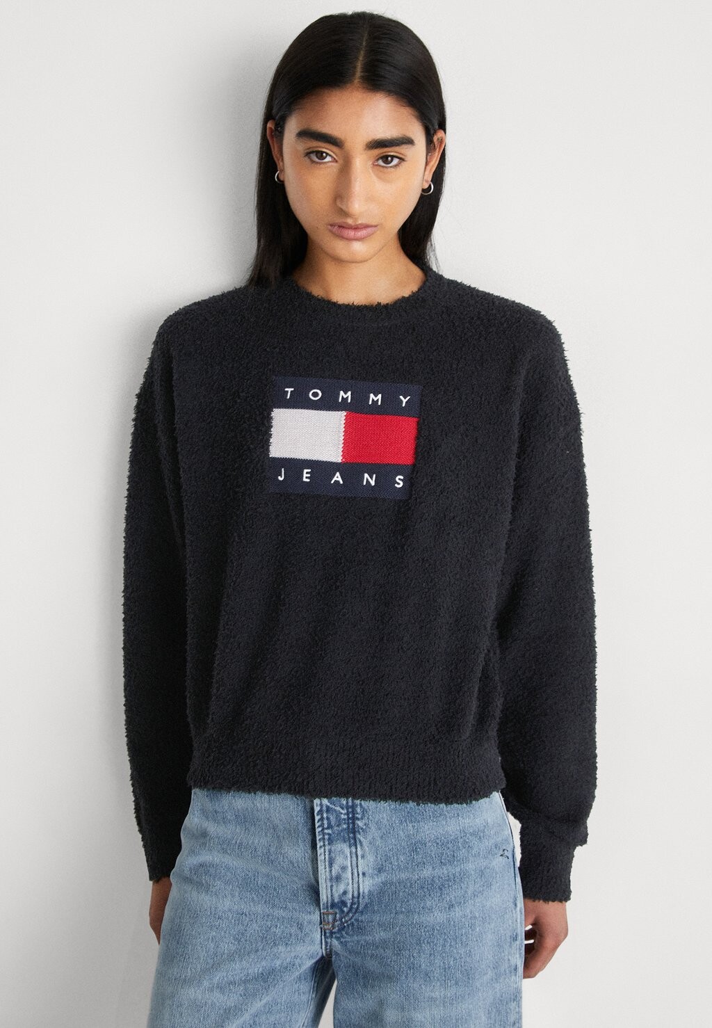 

Свитшот Tommy Jeans ЦЕНТРАЛЬНЫЙ ФЛАГ, черный