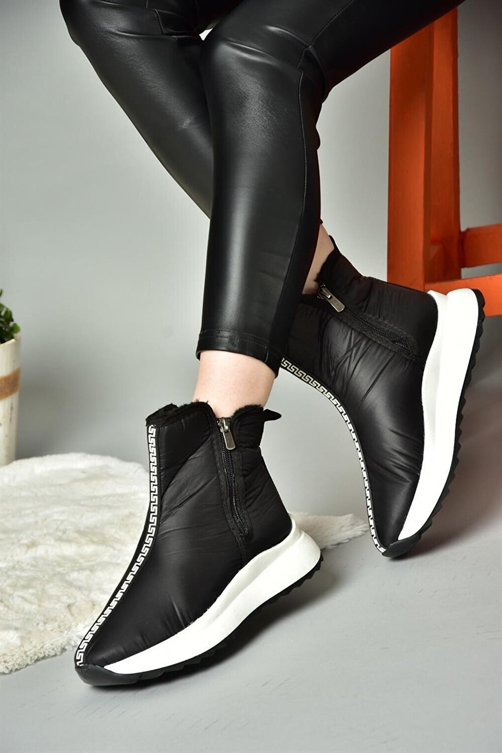 

R9732005 Черные женские ботинки Fox Shoes