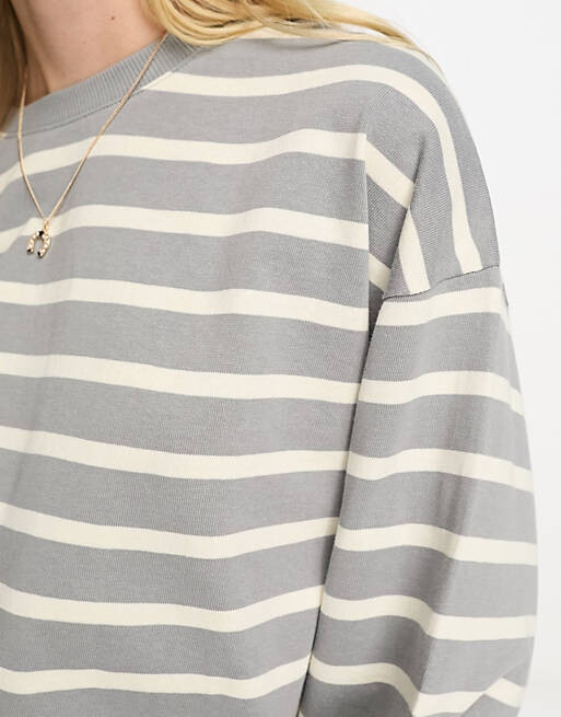 

Футболка оверсайз с длинными рукавами и полосками Pull&Bear серого и экрю цвета