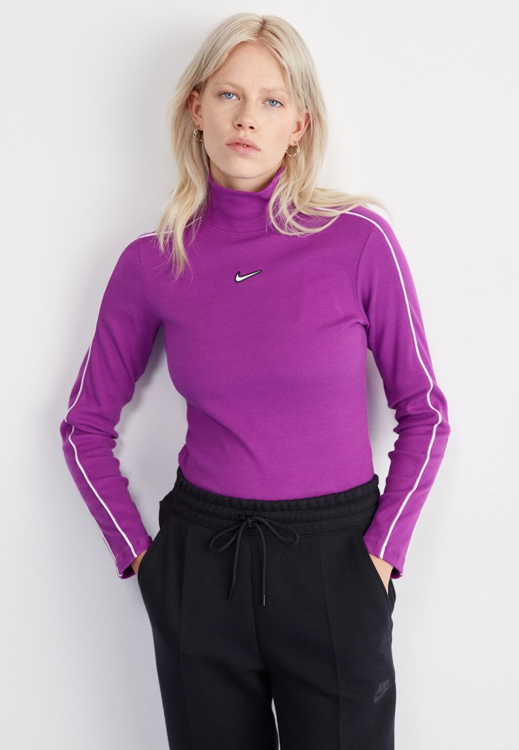 

Футболка с длинным рукавом Mock Nike, цвет bold berry/white