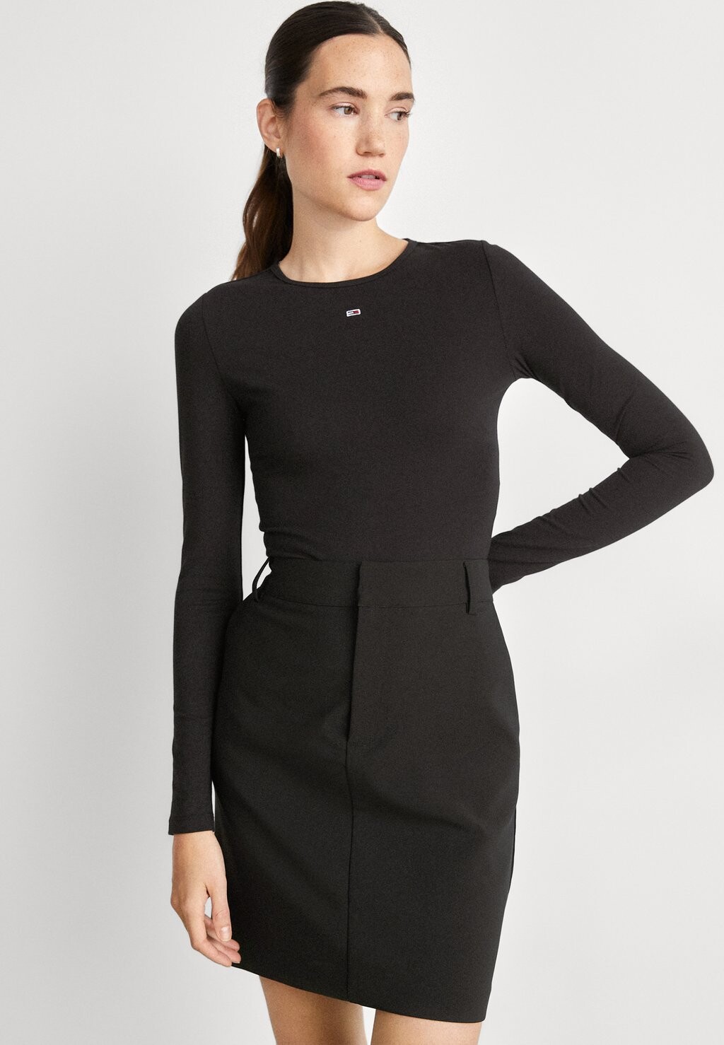

Футболка с длинным рукавом ESSENTIAL BODY Tommy Jeans, черная, Черный