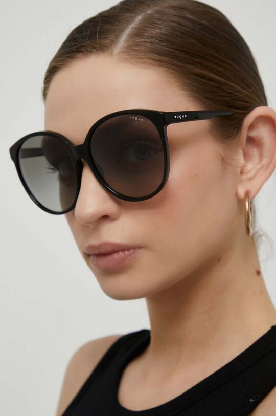 

Солнцезащитные очки VOGUE Vogue, черный