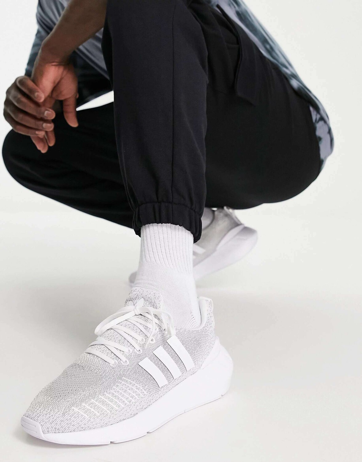 

Серые и белые кроссовки adidas Originals Swift Run 22, Белый