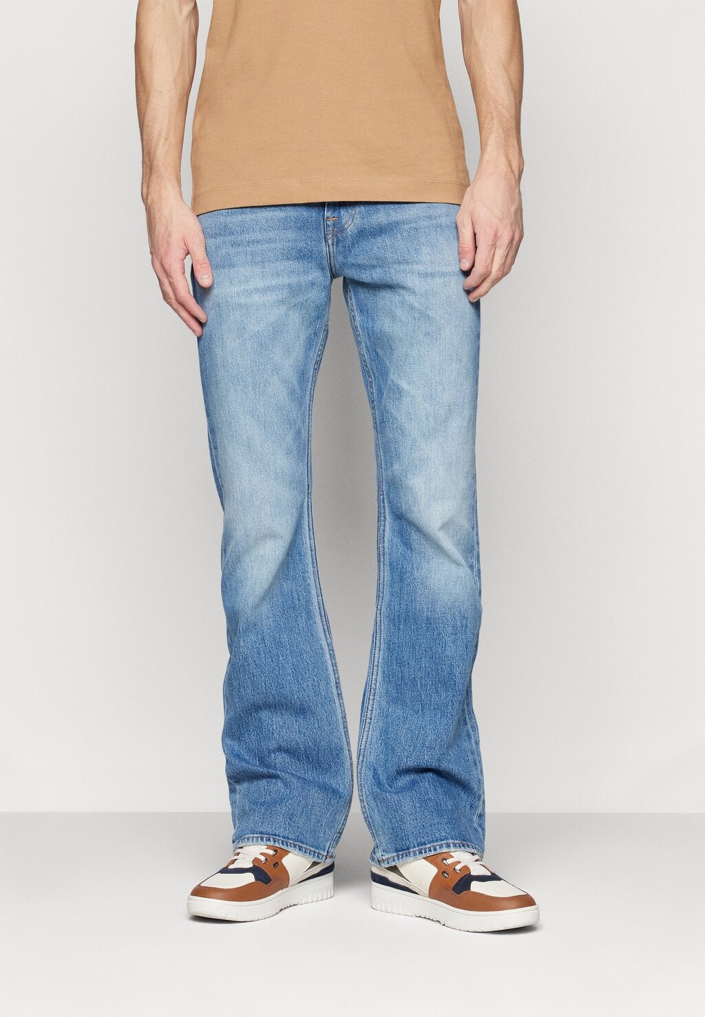 

Джинсы Bootcut 7 for all mankind, светло-синий