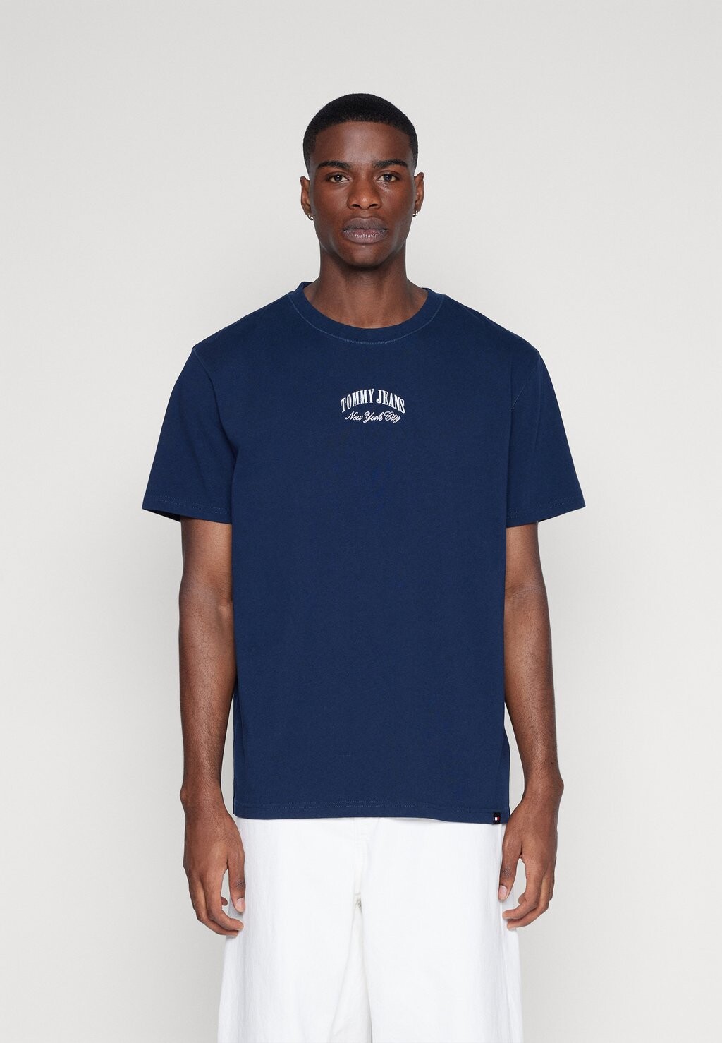 

Футболка с принтом TONAL ARCH VARSITY TEE Tommy Jeans, тёмно-синий