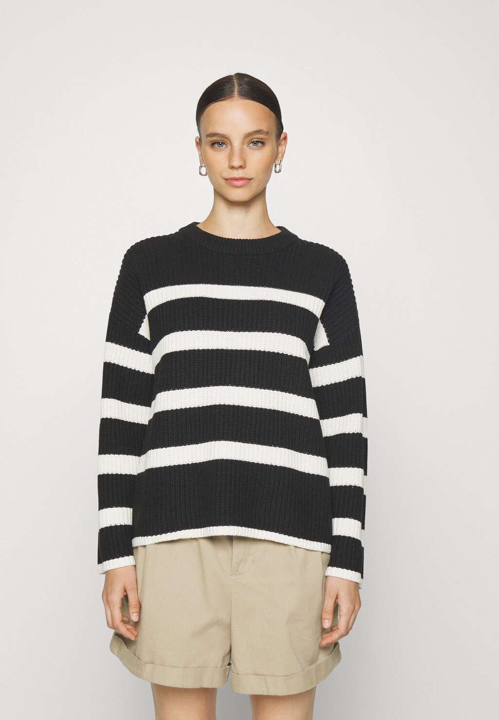 

Джемпер Selected Slfbloomie O-Neck, черный/белый