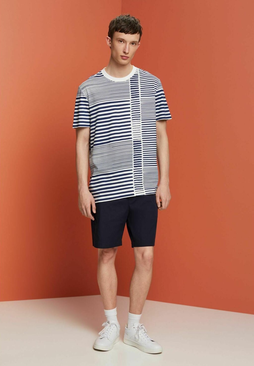 

Футболка с принтом Esprit, молочный, Серый