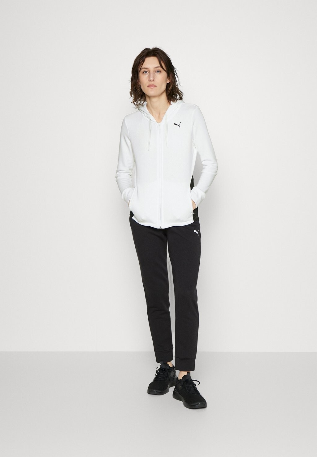 

Спортивный костюм Puma, белый