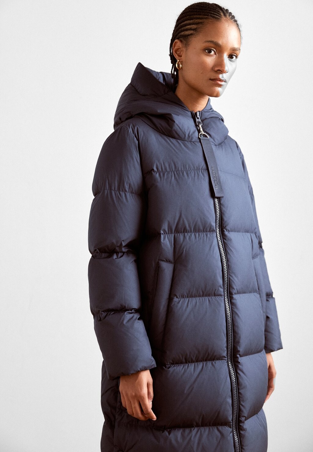 

Пуховое пальто FIXED HOOD WELT POCKETS SIDE SLITS WITH PRESSBUTTONS Marc O'Polo, цвет deep blue sea