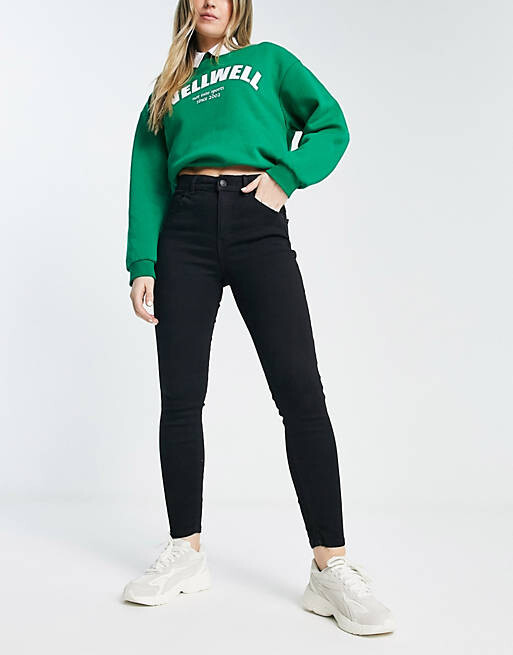 

Черные джинсы средней посадки с эффектом пуш-ап Pull&Bear