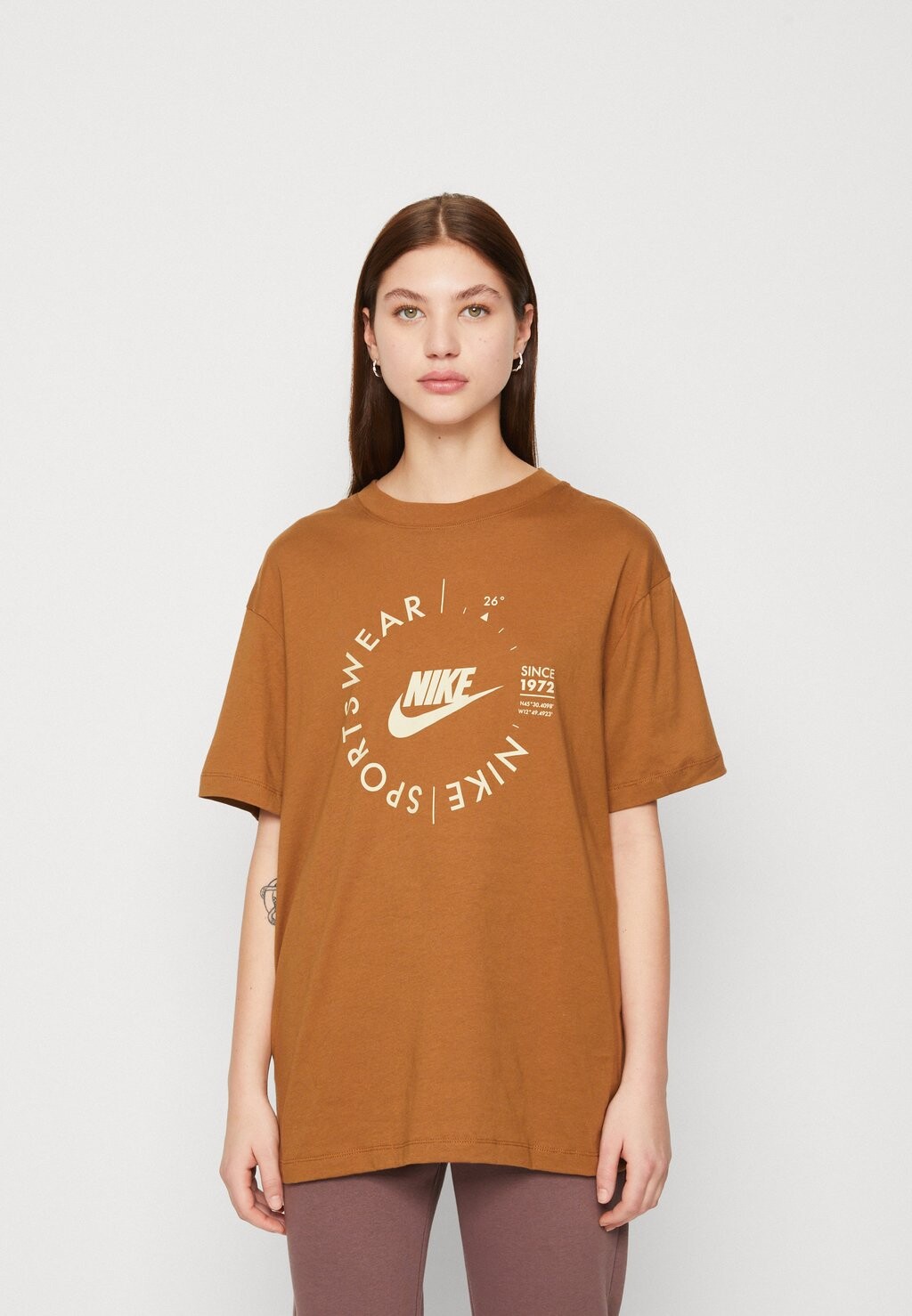 

Футболка с принтом Nike, Коричневый