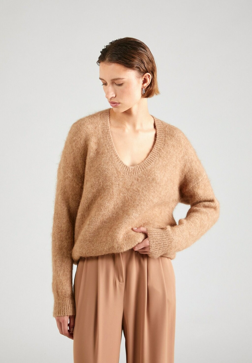 

Вязаный свитер Guido Maria Kretschmer Collection, цвет camel