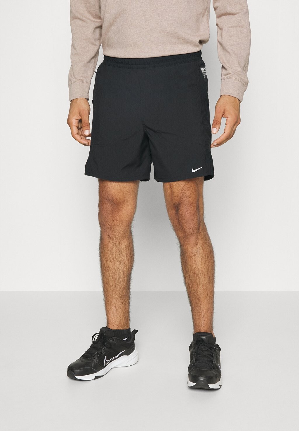 

Спортивные шорты Nike