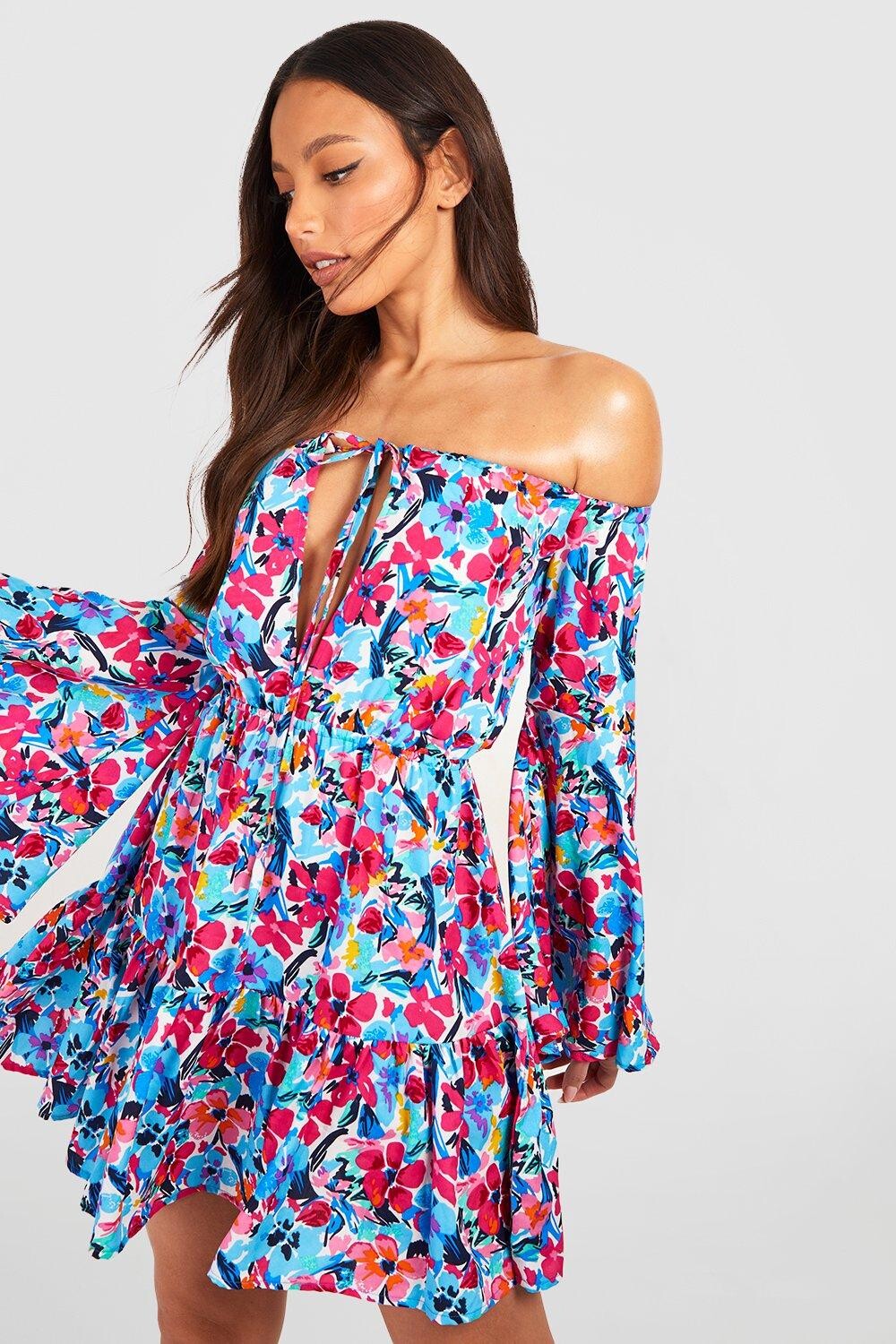 

Высокое мини-платье с открытыми плечами и цветочным платьем Boohoo, синий