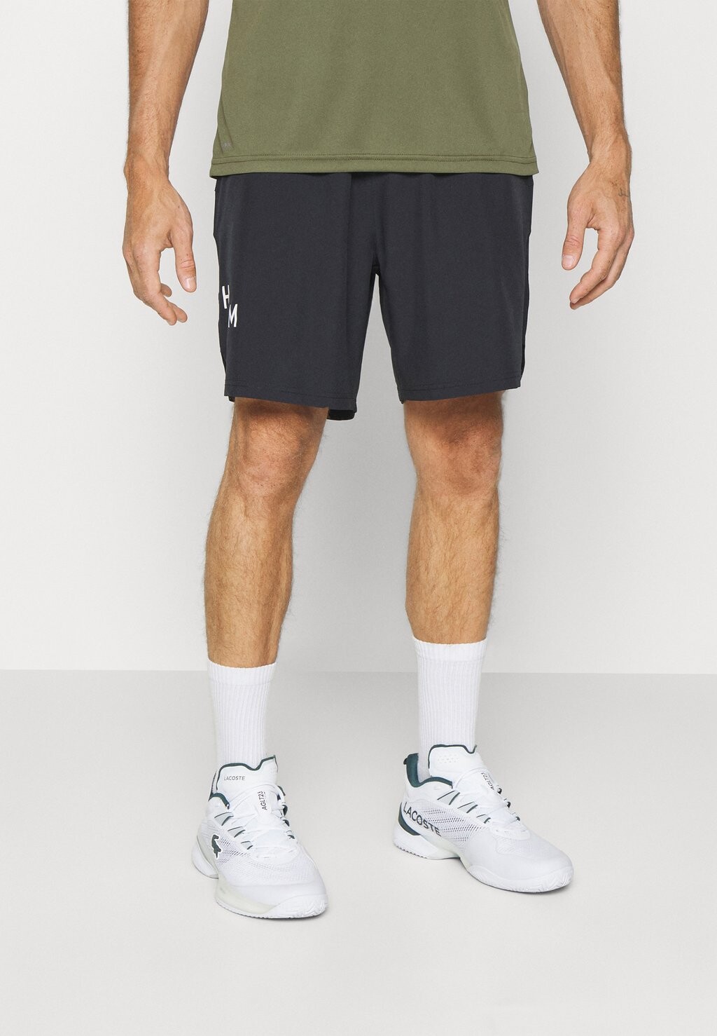 

Спортивные шорты Hummel