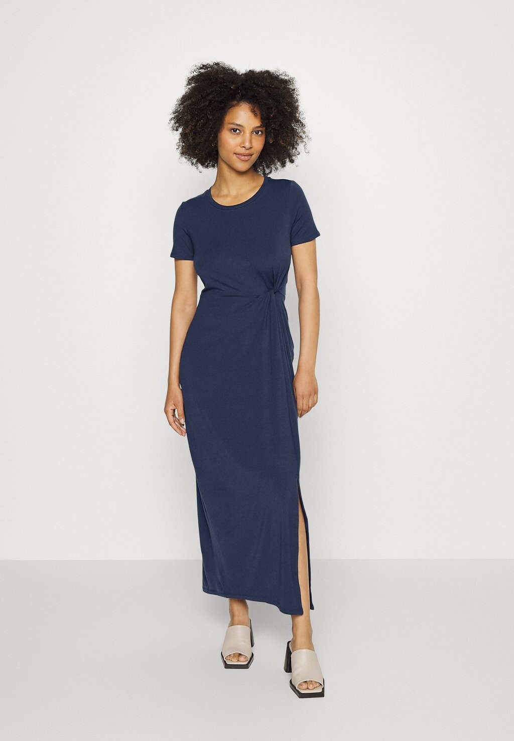 

Платье макси Vero Moda, темно-синий