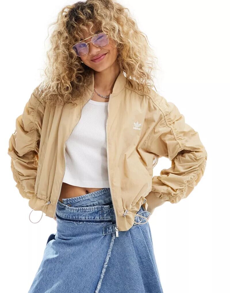 

Бежевый легкий бомбер adidas Originals