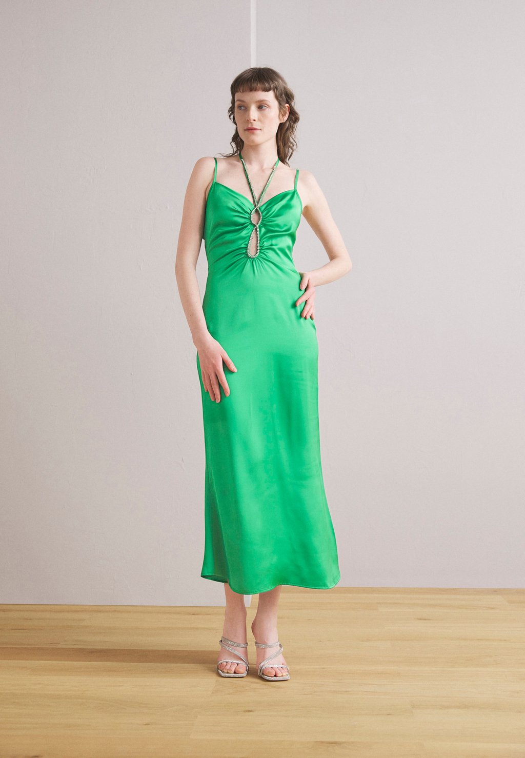 цена Коктейльное платье YAURA, зеленый